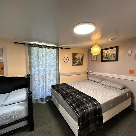 Ez 1 Mile To Fort Sill! Pumpkin Cottage Sleeps 9, Grills, Firepit, Laundry 劳顿 外观 照片
