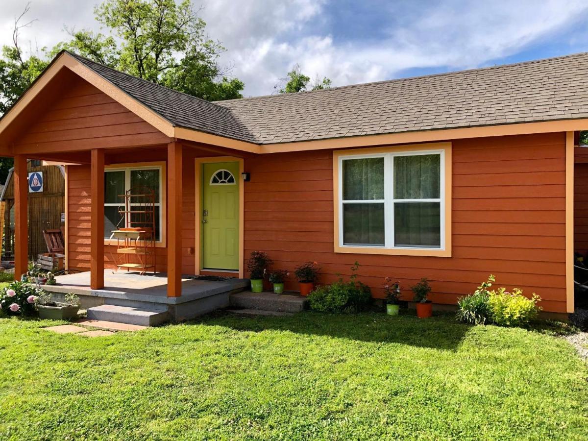 Ez 1 Mile To Fort Sill! Pumpkin Cottage Sleeps 9, Grills, Firepit, Laundry 劳顿 外观 照片