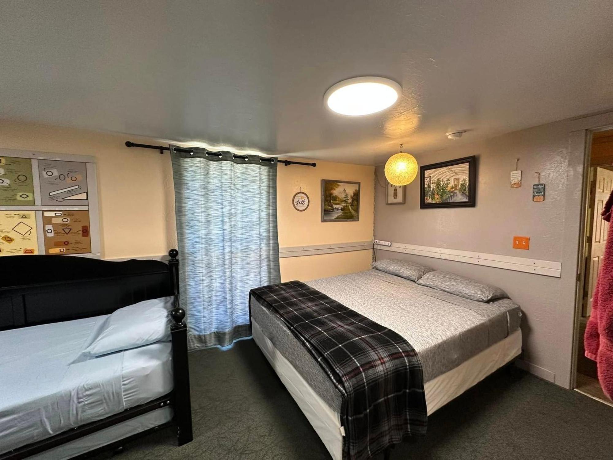 Ez 1 Mile To Fort Sill! Pumpkin Cottage Sleeps 9, Grills, Firepit, Laundry 劳顿 外观 照片